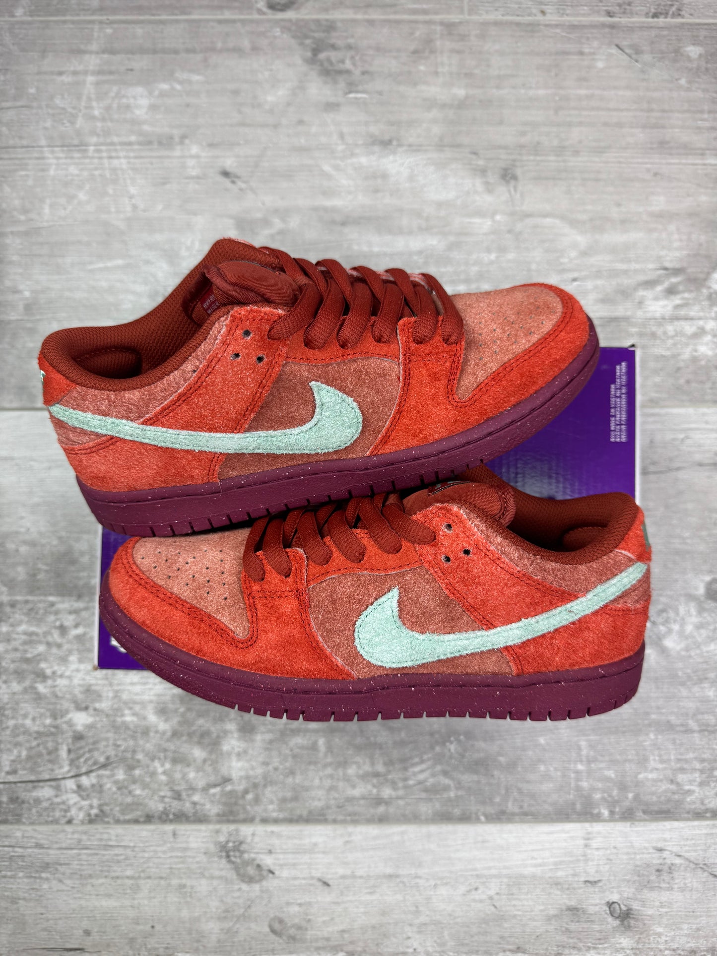 37.5 - Nike dunk low SB 'Mystic Red'