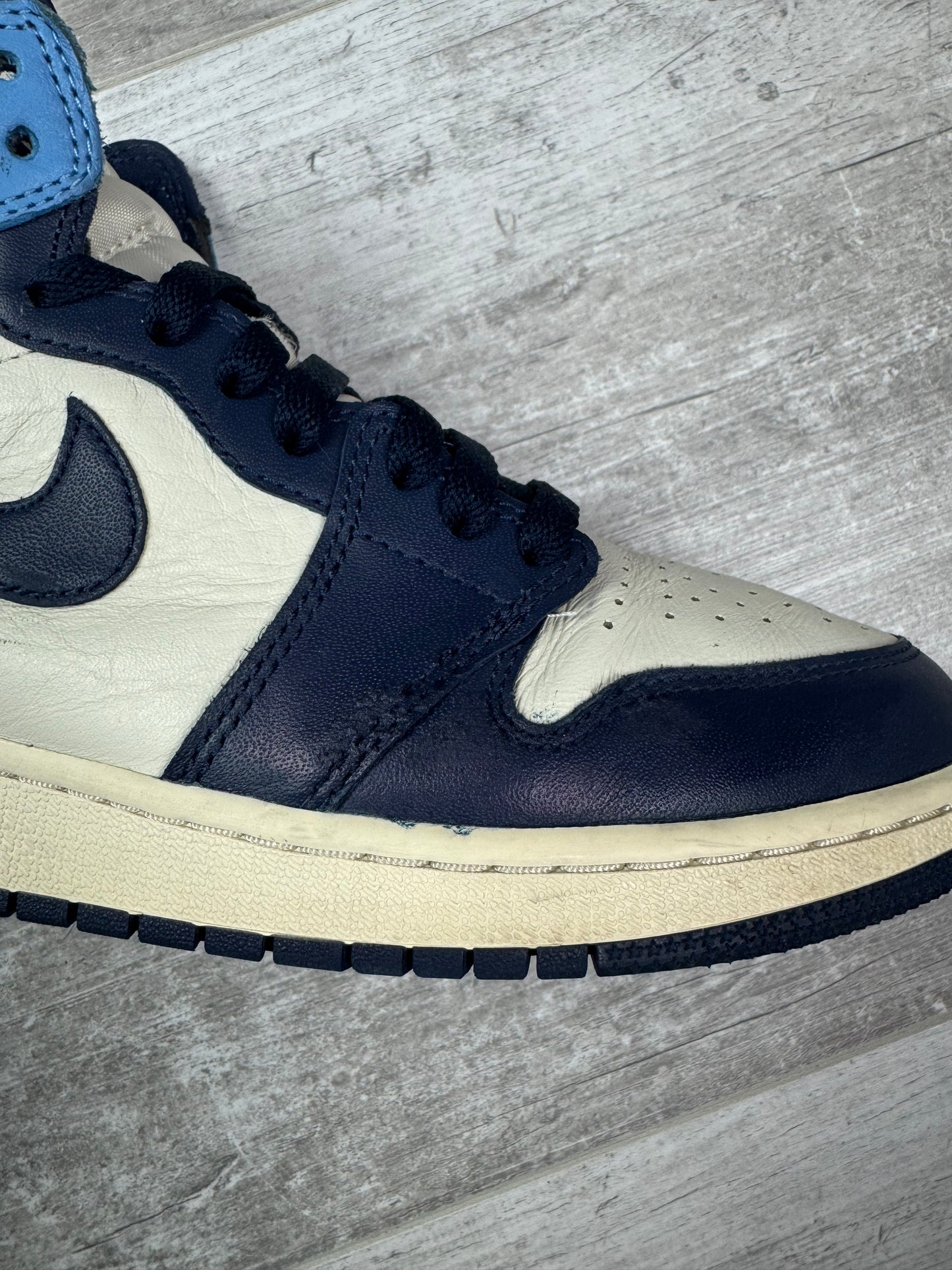 40 - Jordan 1 Retro High 'Obsidian' (GS)