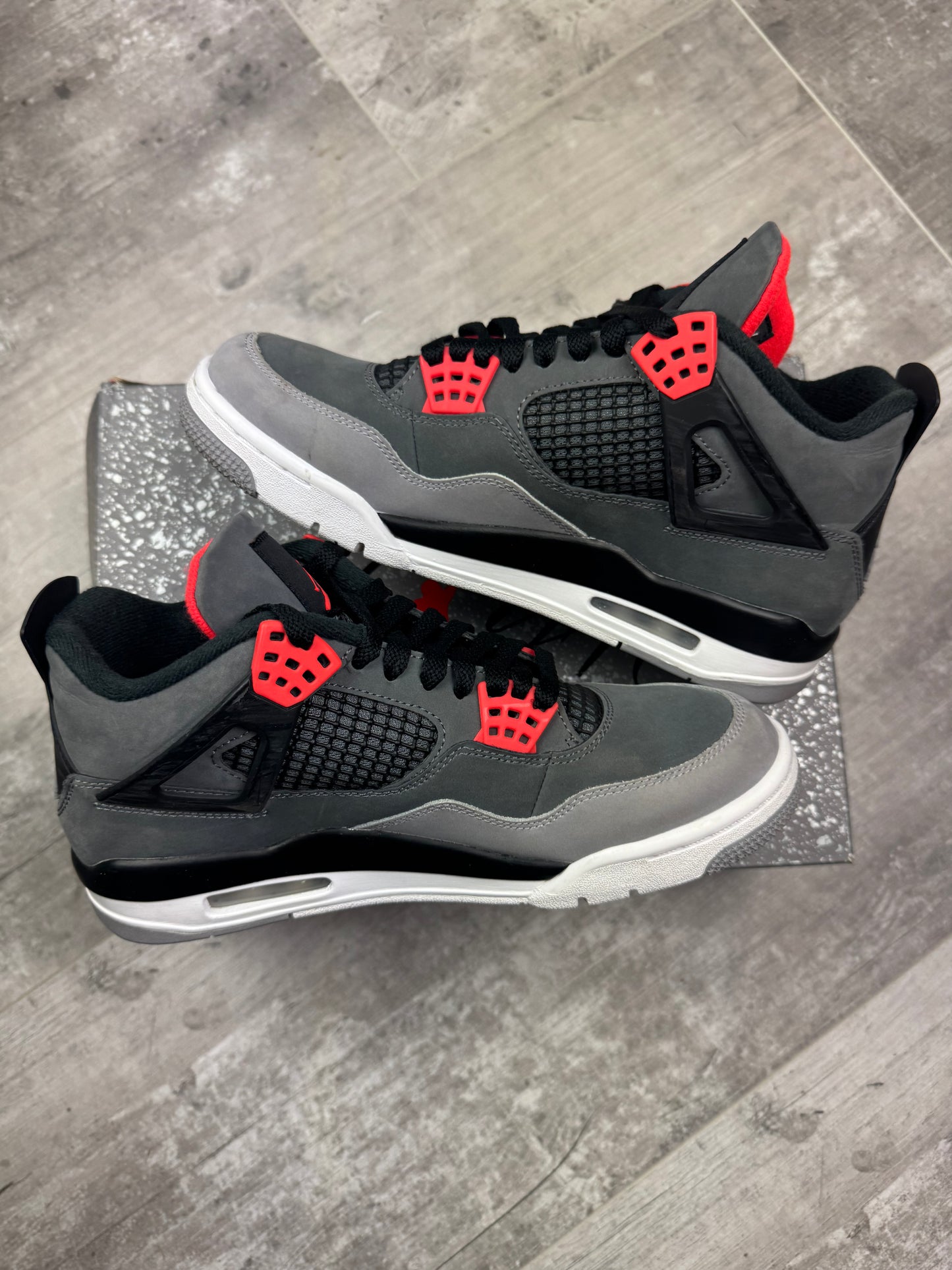 41 - Jordan 4 Retro 'Infrared'